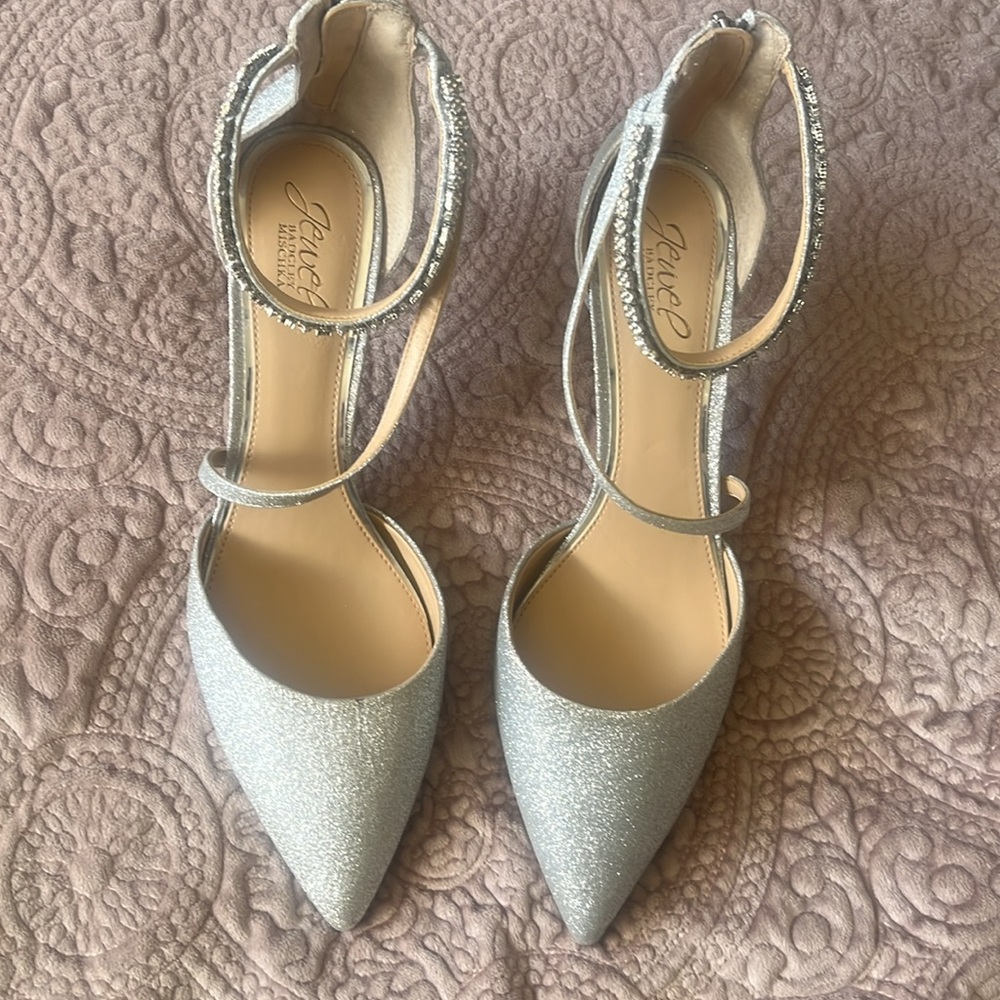 JEWEL BADGLEY MISCHKA silver heels SZ US 10 in a mint condition